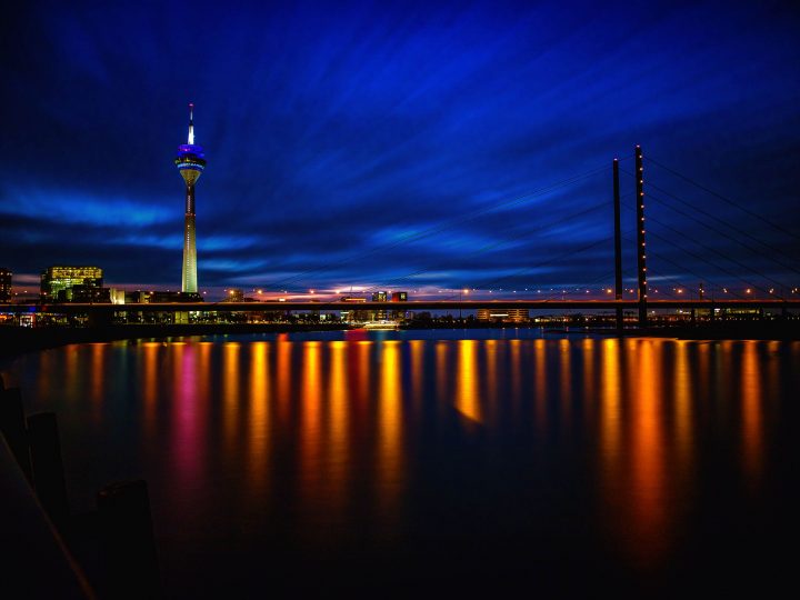 Düsseldorf zur Blauen Stunde - Langzeitbelichtung