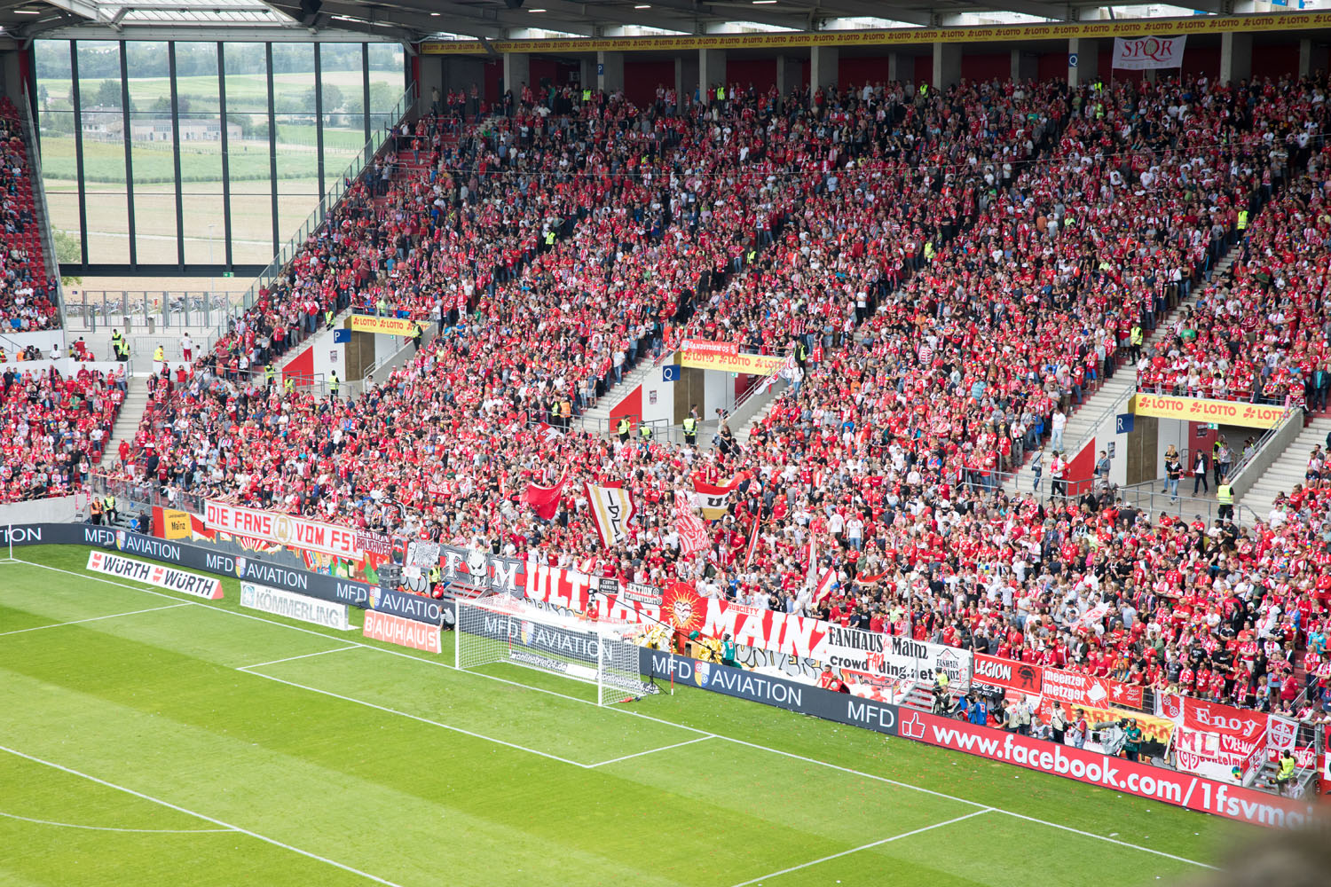 Mainz 05-Fans während des Spiel gegen Hannover 96